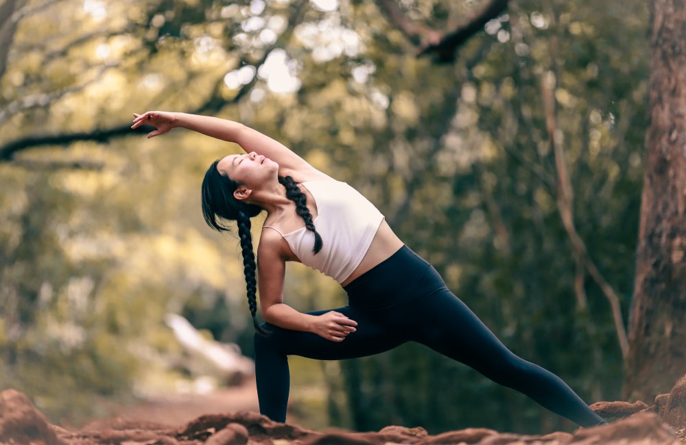 position de yoga vinyasa de l'angle étendu